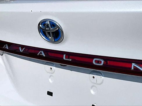 Used 2021 Toyota Avalon Limited w/ Advanced Safety Package FWD image 10