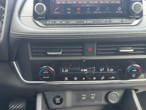 Used 2024 Nissan Rogue SV AWD/4WD image 18