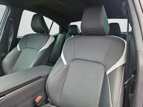 Used 2025 Toyota Camry SE image 12