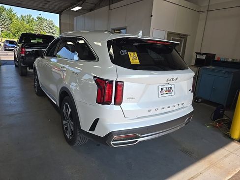 Used 2022 Kia Sorento EX AWD/4WD image 3