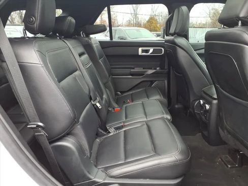 Used 2020 Ford Explorer XLT w/ Equipment Group 202A image 16