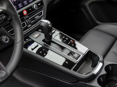Certified 2026 Porsche Macan AWD/4WD image 40