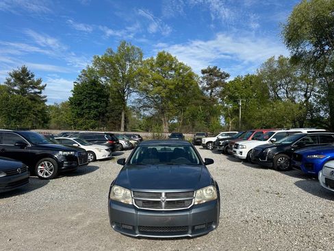Used 2009 Dodge Avenger SXT FWD image 2