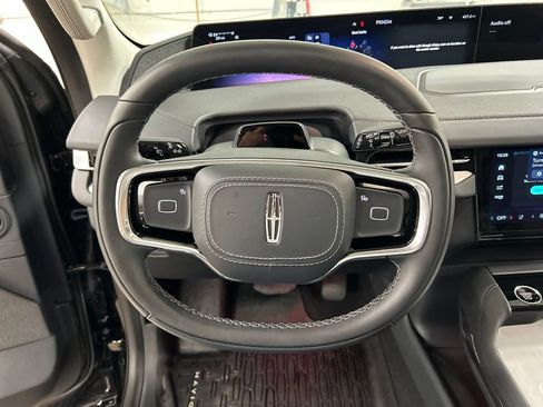 Used 2026 Lincoln Navigator L Reserve AWD/4WD image 15