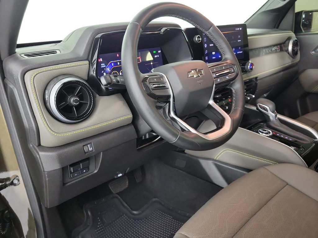 Used 2025 Chevrolet Colorado ZR2 w/ Technology Package AWD/4WD image 17