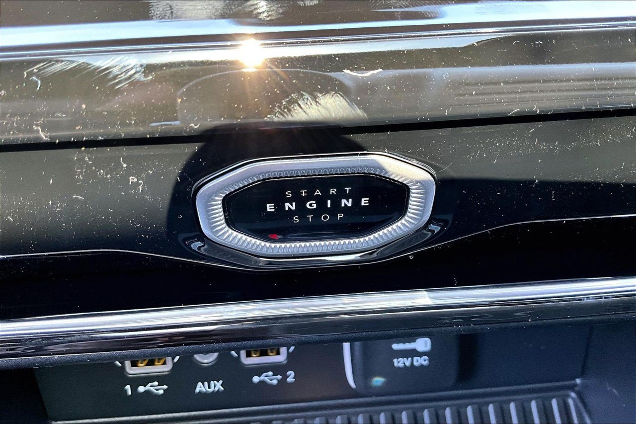 New 2027 Jeep Grand Cherokee Altitude RWD image 16