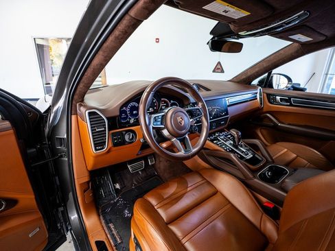 Used 2023 Porsche Cayenne GTS image 34