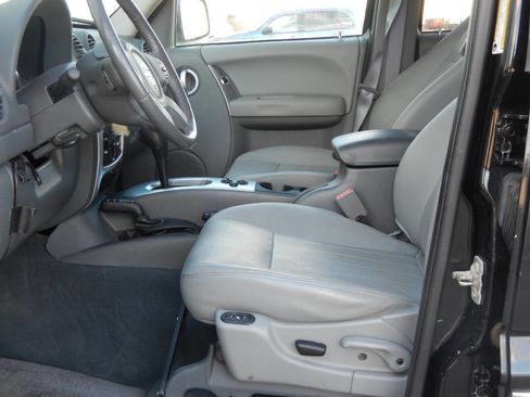 Used 2005 Jeep Liberty Limited image 26