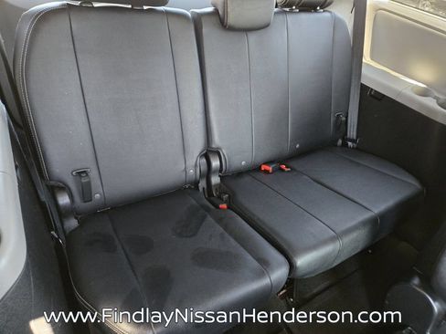 Used 2018 Toyota Sienna SE Premium w/ Carpet Mat Package FWD image 16