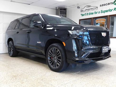 Used 2024 Cadillac Escalade ESV V w/ LPO, Floor Liner Package AWD/4WD image 6