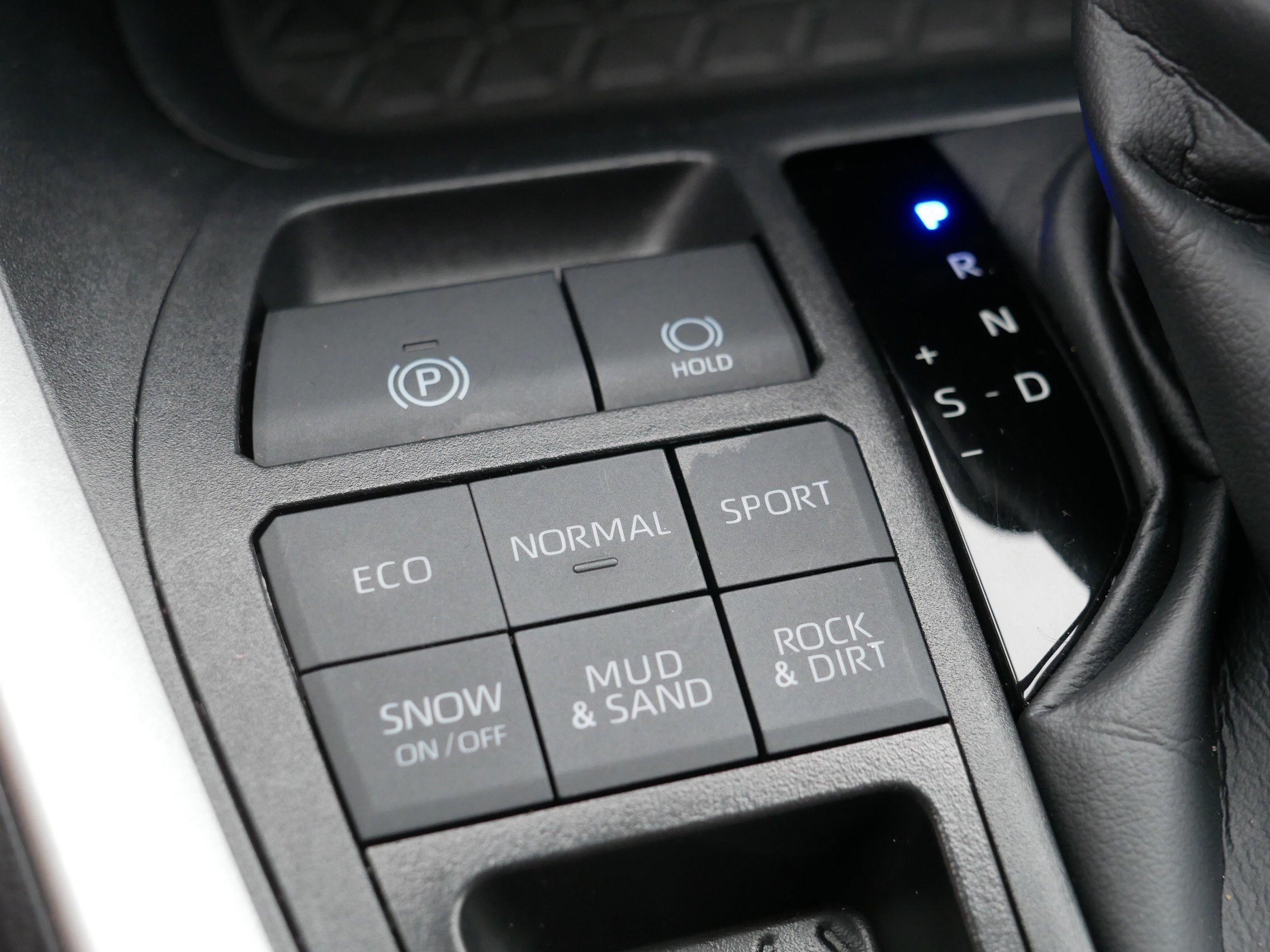 Used 2025 Toyota RAV4 XLE Premium w/ Weather Package AWD/4WD image 31