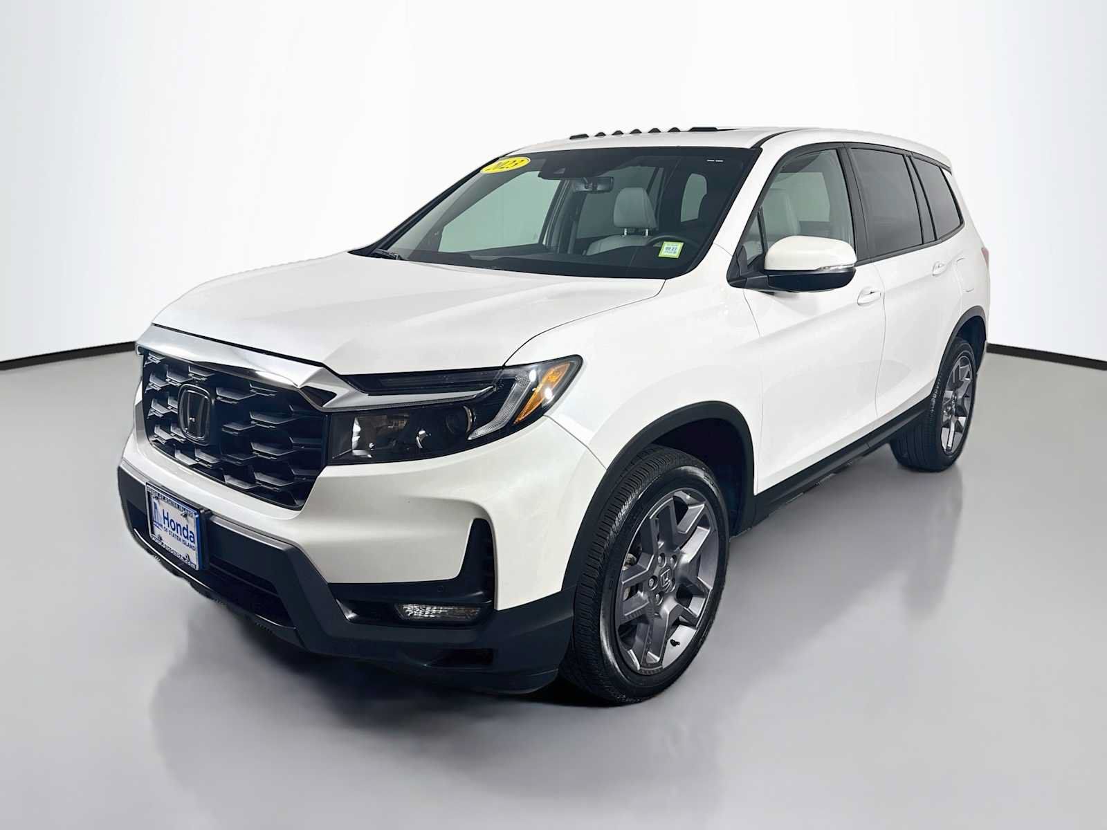 Used 2023 Honda Passport EX-L image 3