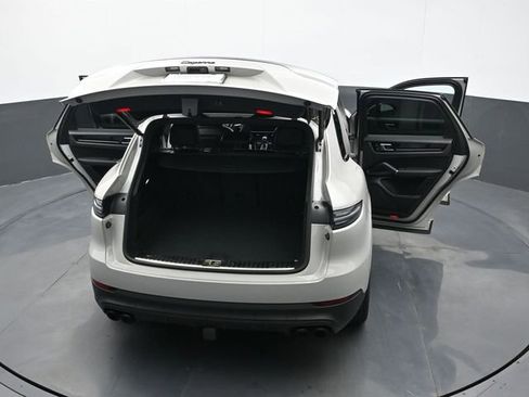 Certified 2023 Porsche Cayenne Platinum Edition AWD/4WD image 26