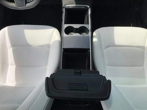 Used 2021 Tesla Model Y Long Range AWD/4WD image 54