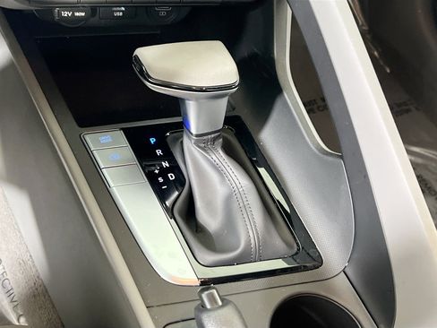 Used 2023 Hyundai Elantra SEL image 16