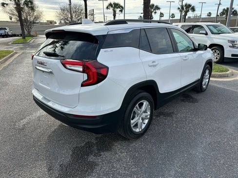 Used 2024 GMC Terrain SLE w/ Driver Convenience Package image 5