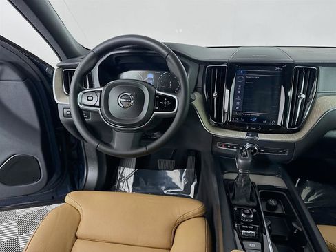 Used 2019 Volvo XC60 T5 Inscription image 26