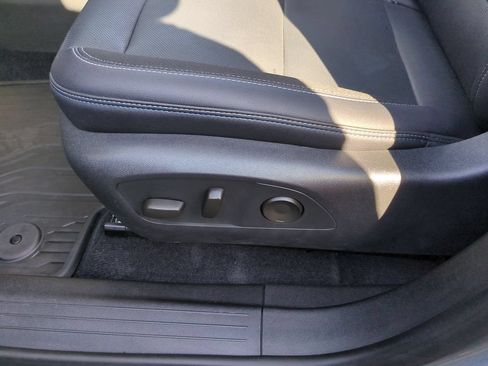 Used 2024 Chevrolet Equinox EV LT w/ LPO, Blackout Package FWD image 33