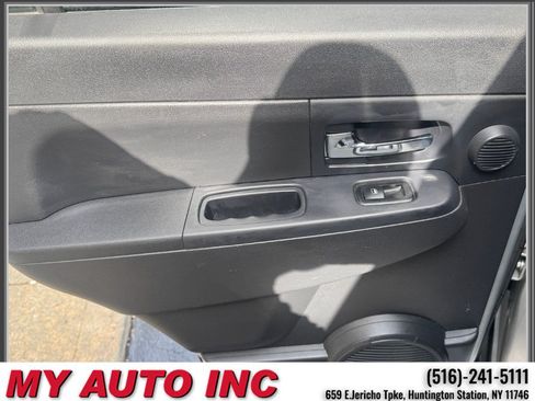 Used 2011 Jeep Liberty Sport AWD/4WD image 30