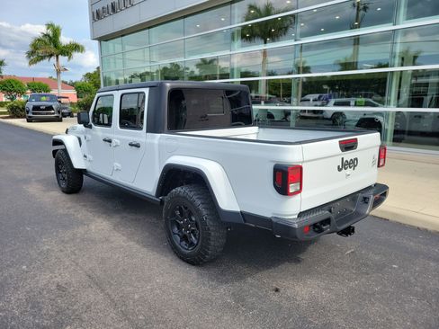 Used 2023 Jeep Gladiator Willys AWD/4WD image 6