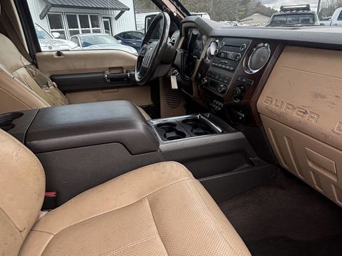 Used 2012 Ford F250 Lariat w/ Lariat Interior Pkg image 5