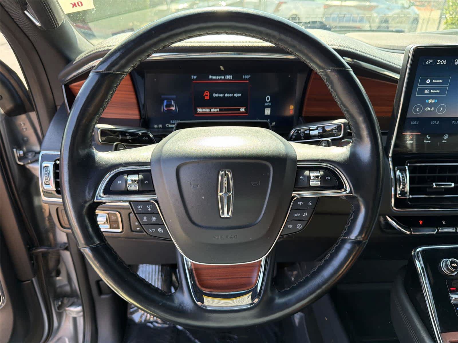 Used 2024 Lincoln Navigator Premiere AWD/4WD image 16
