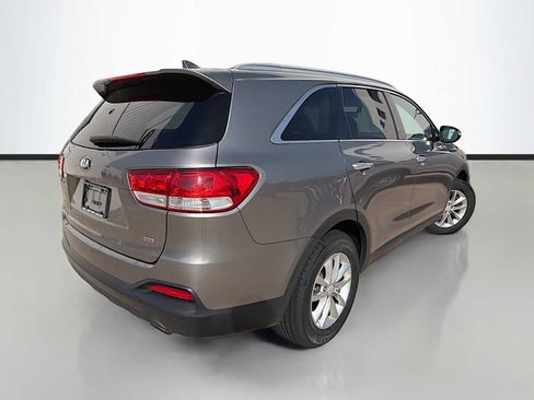 Used 2016 Kia Sorento AWD w/ LX Convenience Package image 3