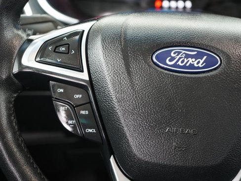 Used 2019 Ford Edge Titanium FWD image 16