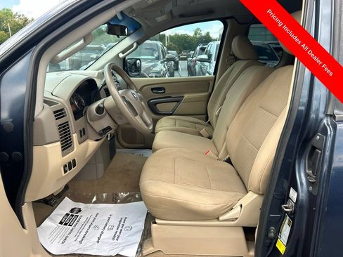Used 2015 Nissan Titan SV w/ Tow Package RWD image 2