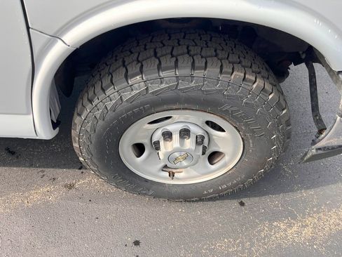 Used 2023 Chevrolet Express 2500 Extended image 14