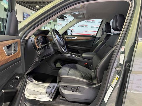 Used 2025 Volkswagen Atlas SE image 11