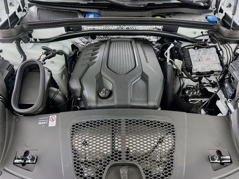 New 2026 Porsche Macan image 32