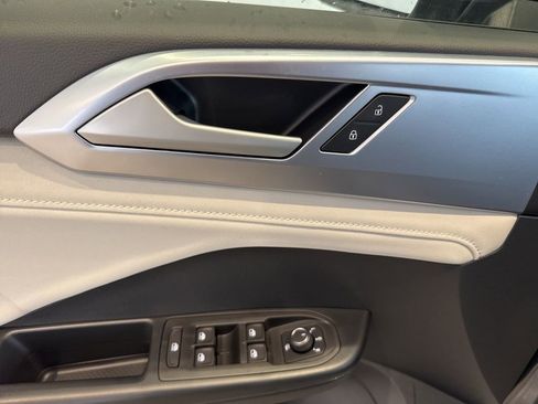 New 2026 Volkswagen Taos SE image 17