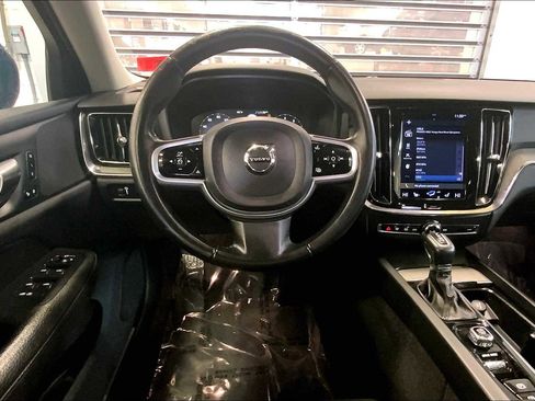 Used 2021 Volvo V60 T5 Cross Country image 5