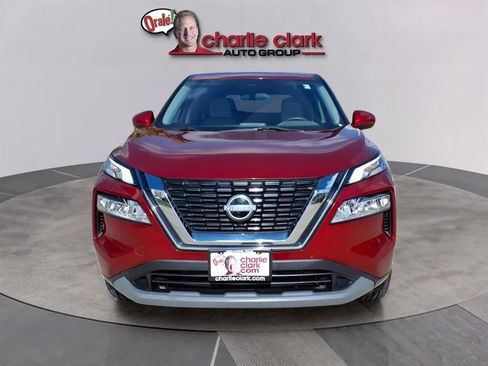 Used 2023 Nissan Rogue SV image 8