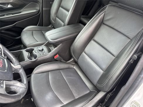 Used 2022 GMC Terrain SLT w/ Infotainment Package II AWD/4WD image 11