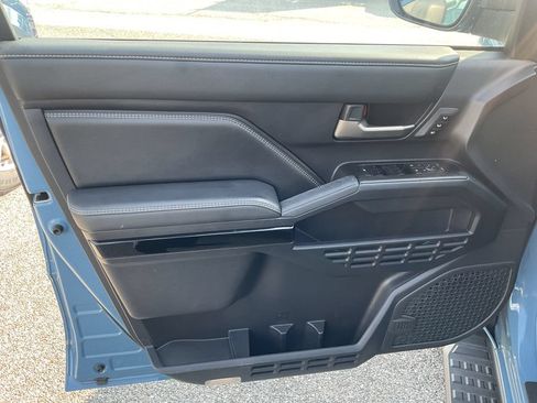 Used 2025 Toyota 4Runner Limited AWD/4WD image 12