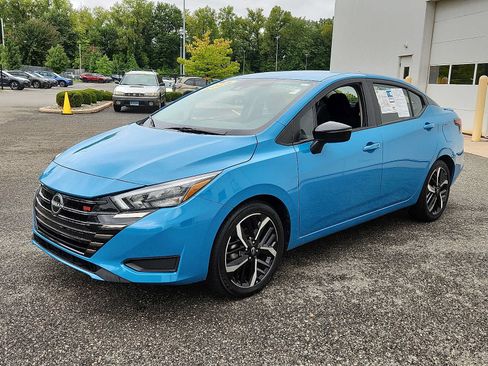 Used 2025 Nissan Versa SR FWD image 3