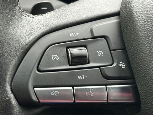 Certified 2025 Cadillac XT4 Premium Luxury image 31