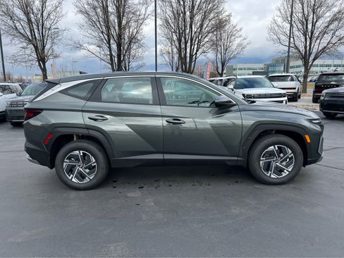 New 2026 Hyundai Tucson Blue SE image 6