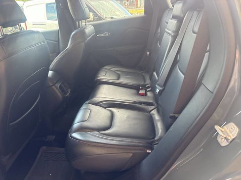 Used 2014 Jeep Cherokee Trailhawk w/ Leather Interior Group AWD/4WD image 9