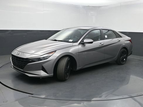 Used 2023 Hyundai Elantra Blue FWD image 19
