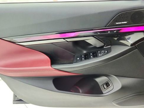 Used 2024 BMW i5 eDrive40i w/ Premium Package image 35