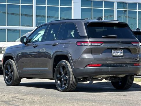 Certified 2023 Jeep Grand Cherokee Altitude image 5