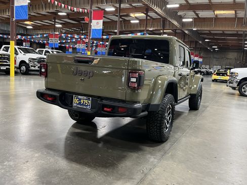 Certified 2025 Jeep Gladiator Rubicon AWD/4WD image 5