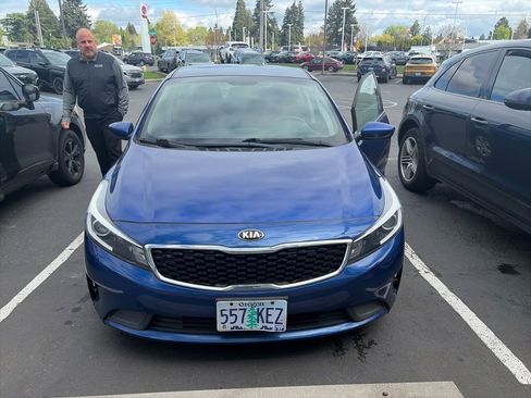 Used 2017 Kia Forte LX image 1