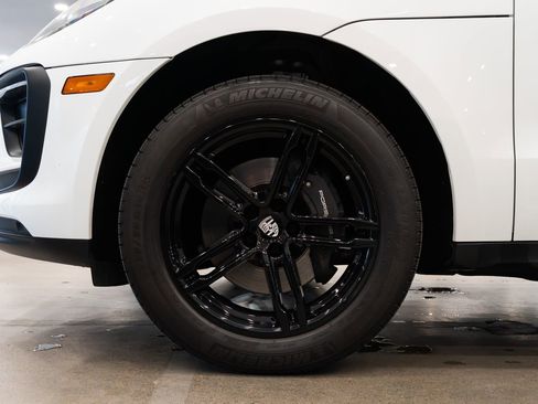 Used 2024 Porsche Macan image 7