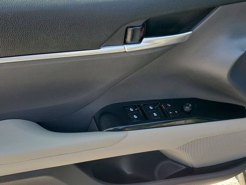 Used 2018 Toyota Camry SE FWD image 20