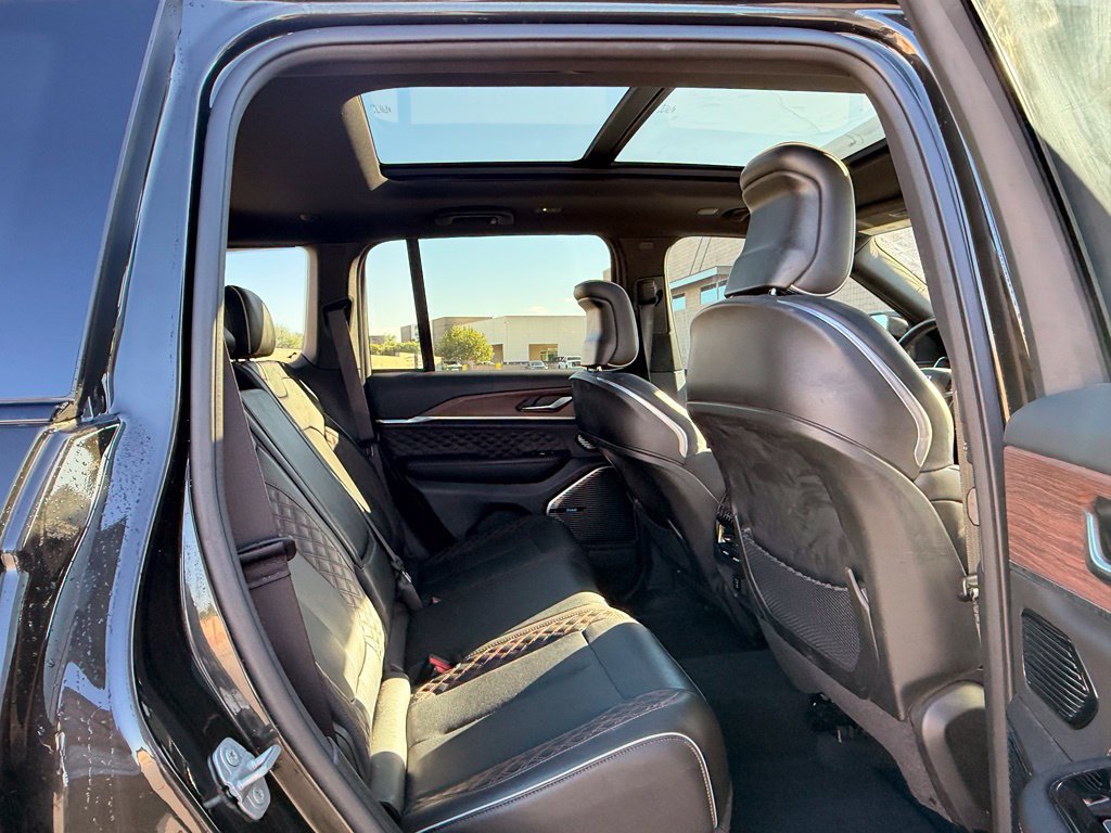 Used 2023 Jeep Grand Cherokee Summit w/ Advanced Protech Group IV AWD/4WD image 18