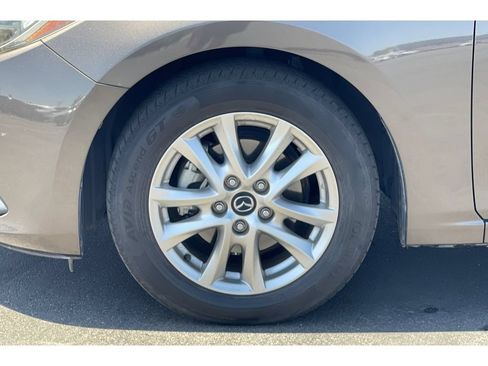 Used 2016 MAZDA MAZDA3 i Touring w/ Popular Equipment Package FWD image 3